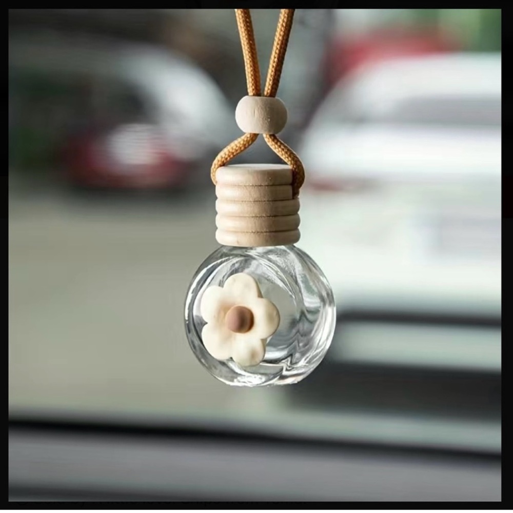 New-Car Aromatherapy Bottle Hanging Essential Oil Diffuser